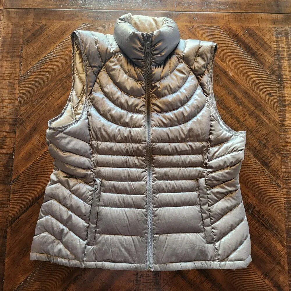 Bernardo Goose Down Metallic Gray Quilted Puffer Vest | Large